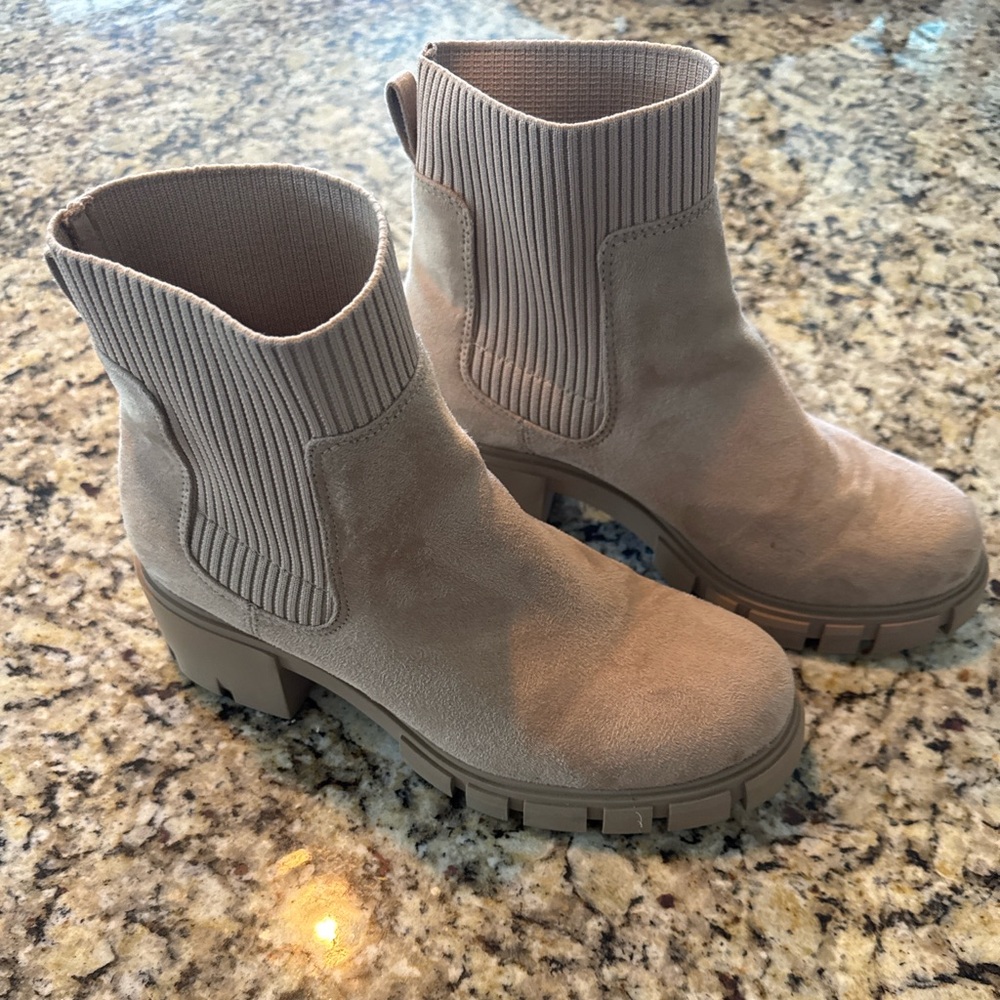 Taupe Suede Ankle Boots w/ Ribbed Stretch Collar – Size 9